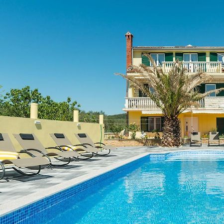 Crowonder Sun&Fun Holiday House With Large Swimming Pool, Playroom And Garden Bibinje Extérieur photo