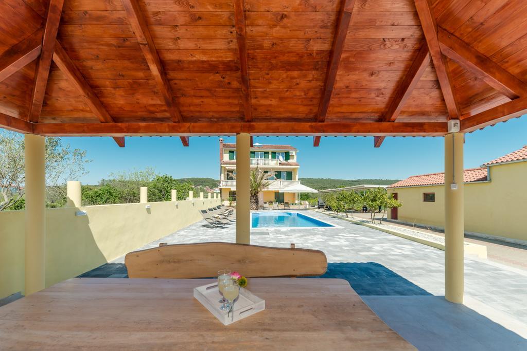 Crowonder Sun&Fun Holiday House With Large Swimming Pool, Playroom And Garden Bibinje Extérieur photo
