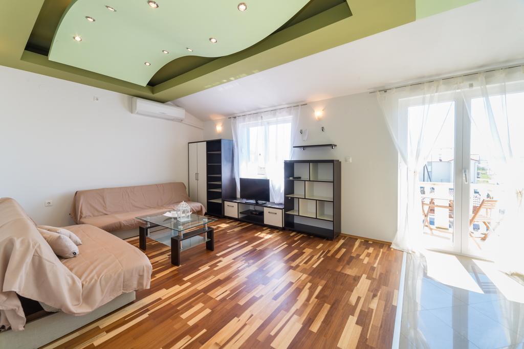 Crowonder Sun&Fun Holiday House With Large Swimming Pool, Playroom And Garden Bibinje Extérieur photo