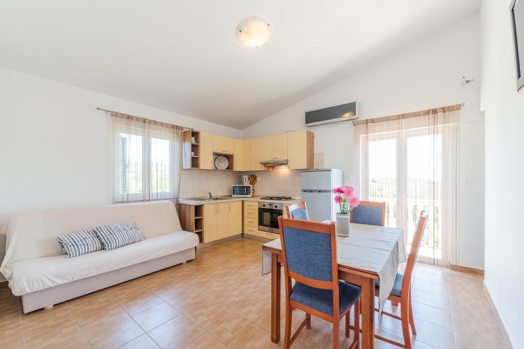 Crowonder Sun&Fun Holiday House With Large Swimming Pool, Playroom And Garden Bibinje Extérieur photo