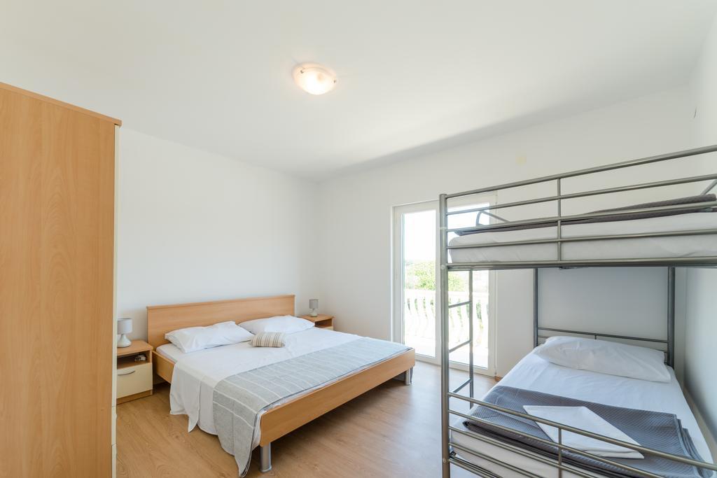 Crowonder Sun&Fun Holiday House With Large Swimming Pool, Playroom And Garden Bibinje Extérieur photo