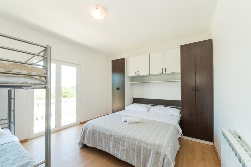 Crowonder Sun&Fun Holiday House With Large Swimming Pool, Playroom And Garden Bibinje Extérieur photo