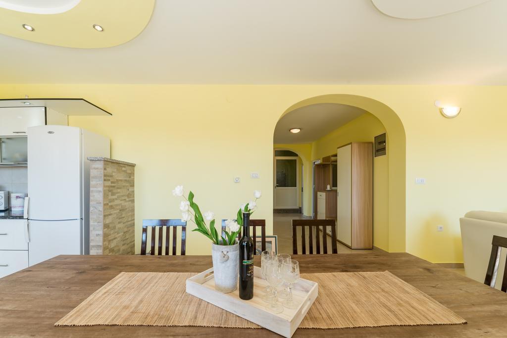 Crowonder Sun&Fun Holiday House With Large Swimming Pool, Playroom And Garden Bibinje Extérieur photo
