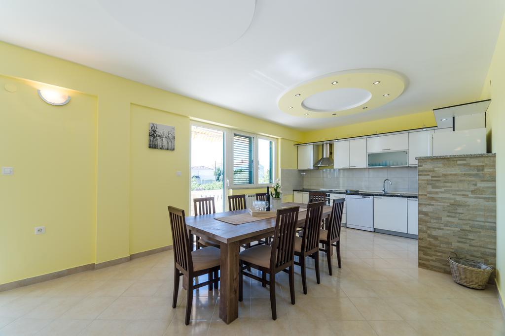 Crowonder Sun&Fun Holiday House With Large Swimming Pool, Playroom And Garden Bibinje Extérieur photo