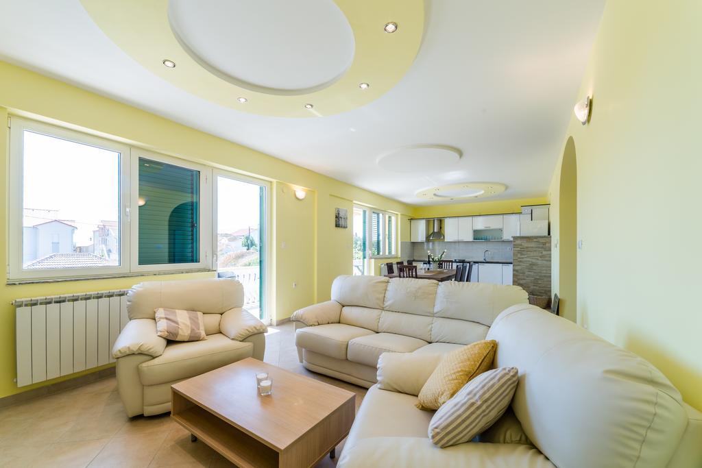 Crowonder Sun&Fun Holiday House With Large Swimming Pool, Playroom And Garden Bibinje Extérieur photo