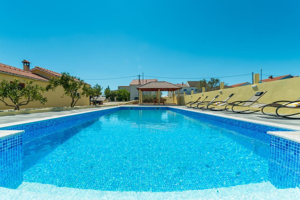 Crowonder Sun&Fun Holiday House With Large Swimming Pool, Playroom And Garden Bibinje Extérieur photo