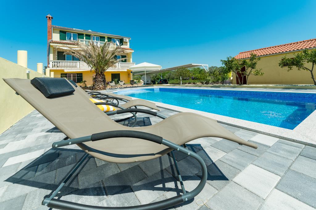 Crowonder Sun&Fun Holiday House With Large Swimming Pool, Playroom And Garden Bibinje Extérieur photo